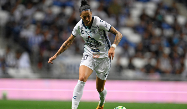 Hermoso volvió a aparecer en el álbum Panini / Foto: Mexsport