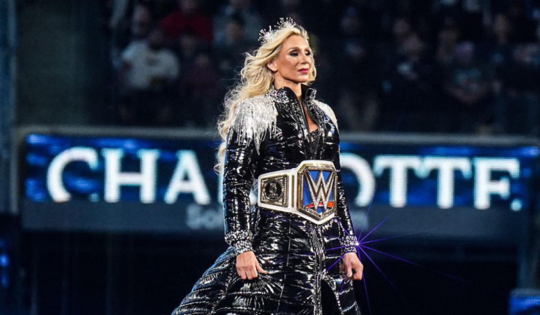 La luchadora recrimino las criticas en Twitter _ Foto_ TW Charlotte Flair