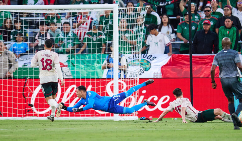 Luis Malagón hizo un oso ante Camerún. FOTO: Mexsport