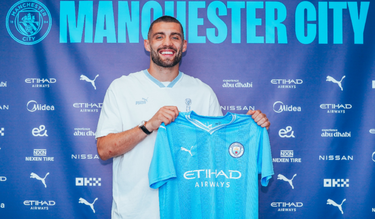 Mateo Kovacic ya posó con la camiseta del Manchester City / Foto: @ManCity