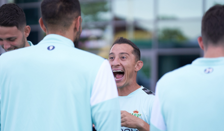 Andrés Guardado portara el brazalete de capitán con el Betis. Foto: @RealBetis