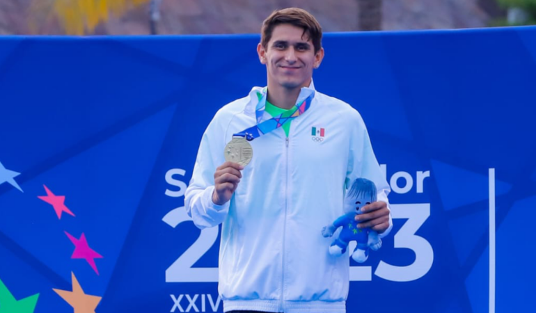 Diego Balleza fue el mejor en la plataforma de 10 metros. FOTO: LUSI GARDUÑO
