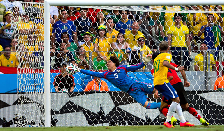 Guillermo Ochoa cumple 38 años y sigue siendo referente. FOTO: Mexsport