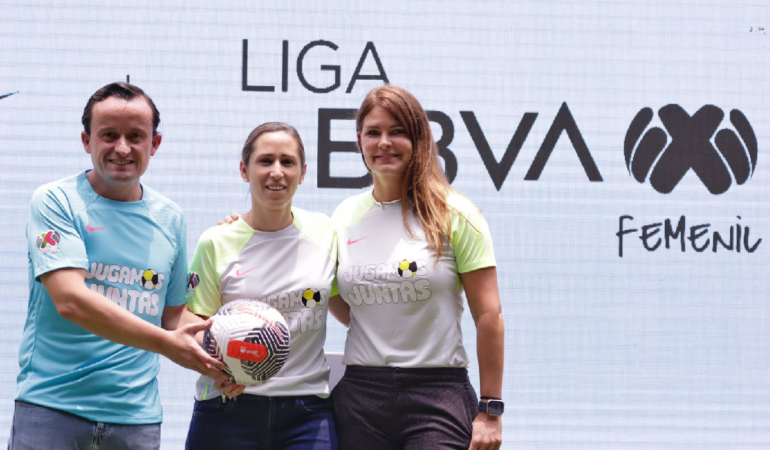 La Liga MX Femenil presenta el balón para el siguiente torneo / Foto: Ramón Romero