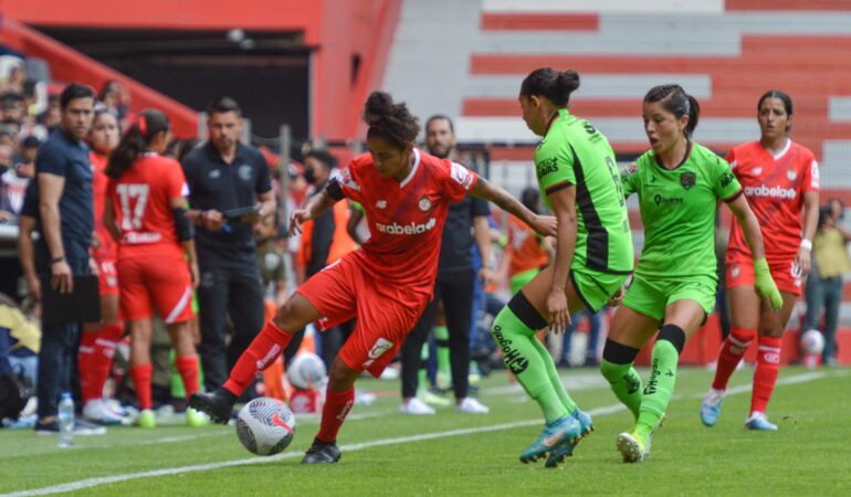 Bravas y Diablas mantuvieron-el-0 durante la primera mitad / Foto: Daniel Camacho