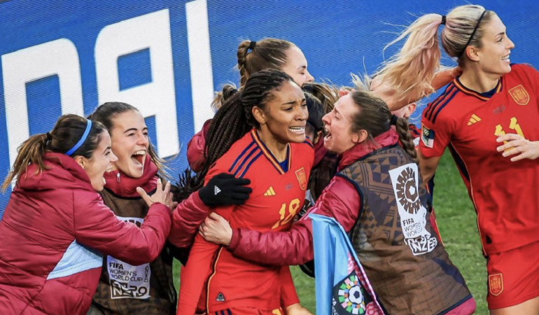 España quiere levantar el titulo, pero antes debe de derrotar a Suecia. Foto: Cortesia