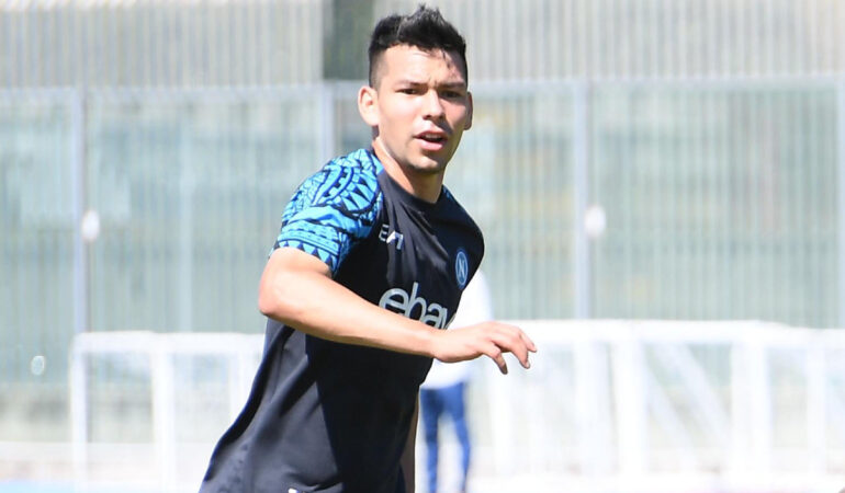 Hirving Lozano es castigado por la directiva el Napoli. FOTO: @sscnapoliES