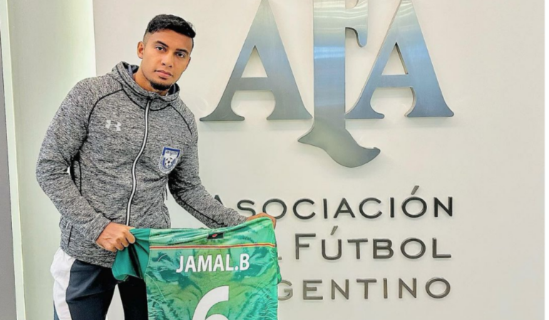 Jamal Bhuyan juega en el futbol argentino
