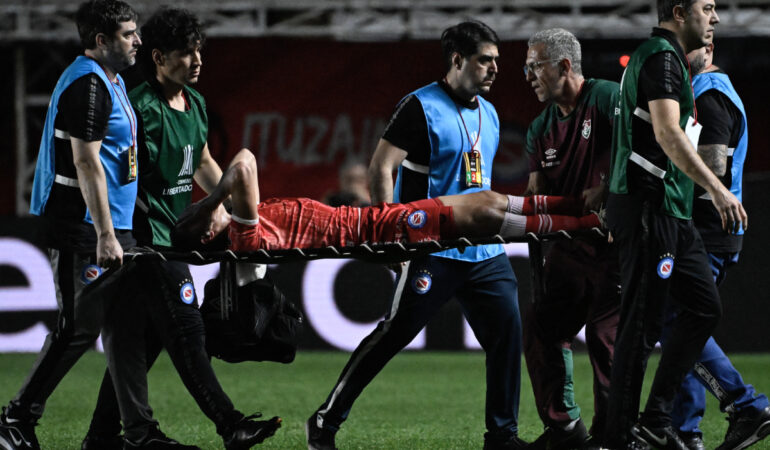 Luciano Sánchez sufrió una grave lesión en una jugada con Marcelo. FOTO: AFP