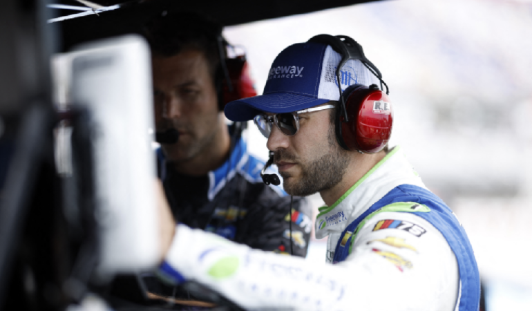 Daniel Suárez no pudo avanzar a los playoffs en Nascar. Foto: AFP