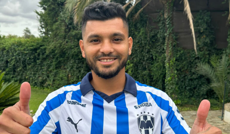 Tecatito Corona ganará mucho dinero en su estadía con Monterrey. FOTO: @Rayados