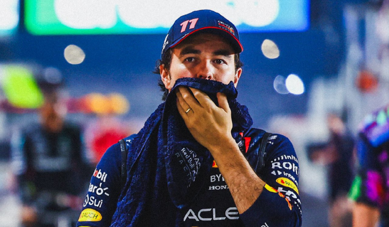 Checo Pérez no tuvo un buen día. Foto: @SChecoPerez