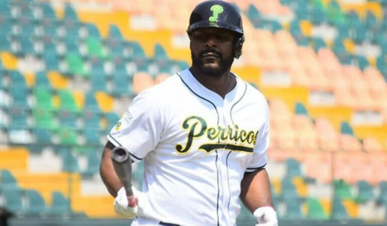 Chris Carter se queda el premio del regreso del año en la LMB. FOTO: Cortesía Pericos de Puebla