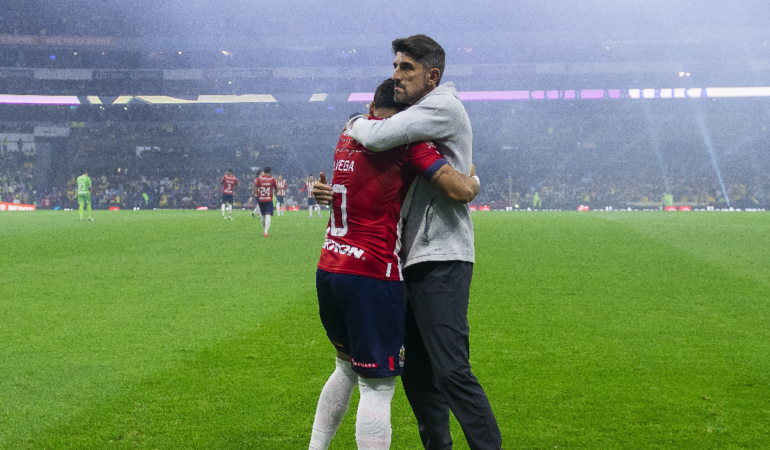 Paunovic se mostró decepcionado de Alexis Vega por su infracción en la concentración / Foto: Mexsport