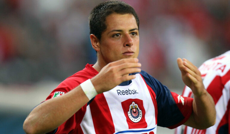 Chicharito Hernández podría ser el primer refuerzo de Chivas. FOTO: Mexsport