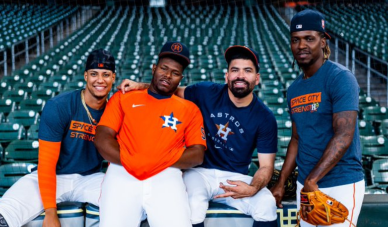 El mexicano Urquidy tiene nuevo mánager. FOTO: ASTROS