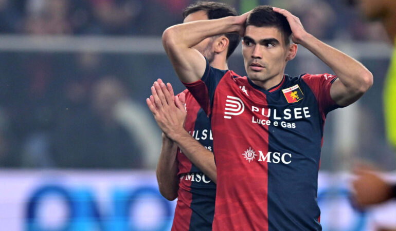 Johan Vásquez aprendió a defendeer mejor en Italia. FOTO: Reuters