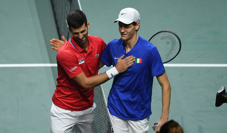 Novak Djokovic cayo ante Jannick Sinner en la semifinal de la Copa Davis. Foto: AFP