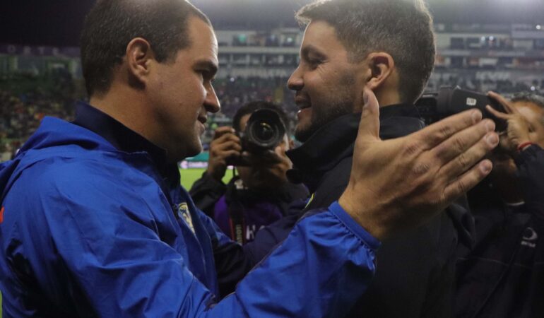 Larcamón buscará el pase a semifinales