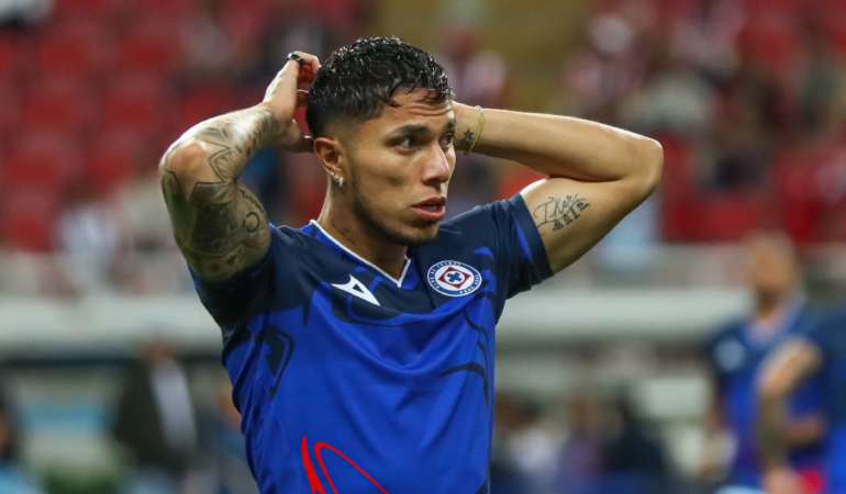 Adiós Titán Carlos Salcedo Se Va De Cruz Azul Y Ya Tiene Nuevo Club Esto En Línea 2528