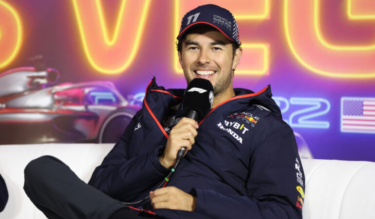 Checo Pérez buscará su crecimiento constante en 2024. FOTO: Mexsport