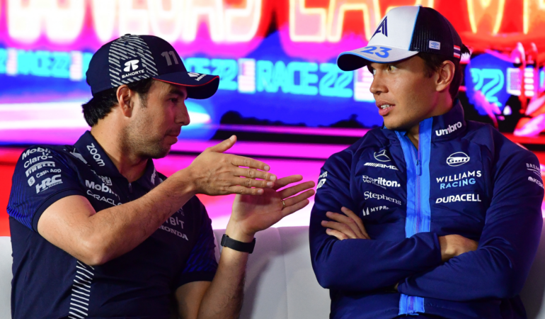 Checo Pérez fue el sustituto del tailandés en 2021 / Foto: Reuters