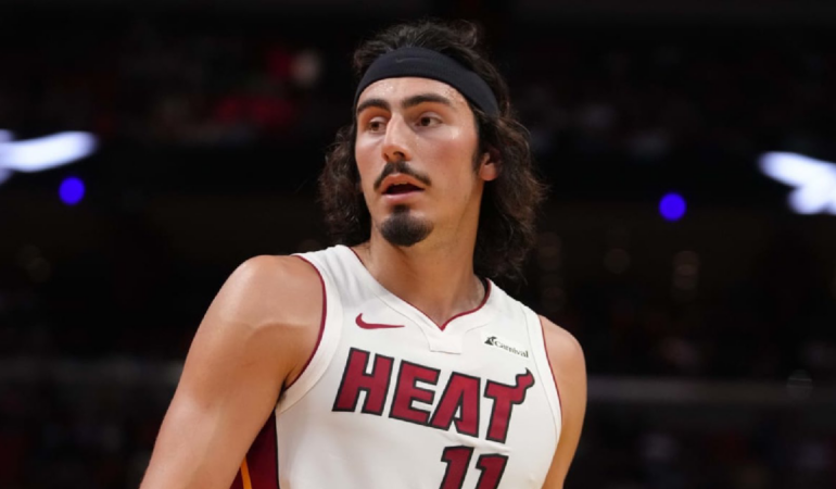 Jaime Jáquez ha mostrado su calidad en la duela con Miami Heat. Foto: @JaimeJaquezMuse