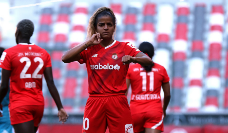 Brenda Woch firmó cuatro de los seis goles del Diablo Foto_@TolucaFemenil
