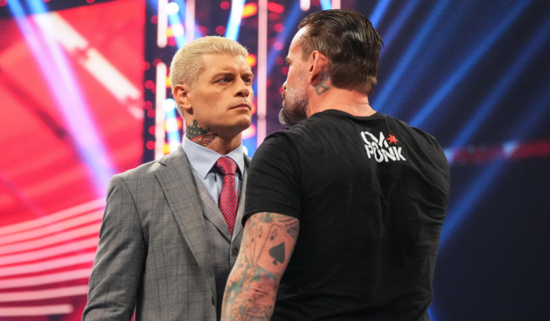 CM Punk y Cody Rhodes se confrontaron por la puerta prohibida / Foto: Cortesía WWE