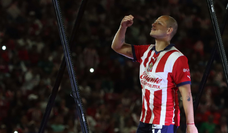 Chicharito Hernández se emociono con su presentación / Foto: Erik Estrella