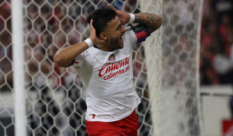 Chivas y Alexis Vega buscan separar sus caminos. FOTO: Mexsport