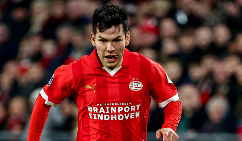 El Chucky Lozano provocó penal en la victoria del PSV _ Foto_ Reuters