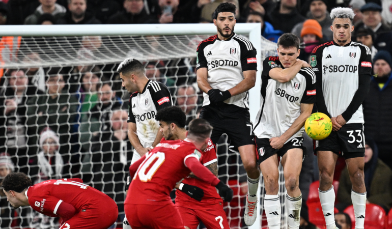 El Fulham de Jiménez deberá remontar para seguir vivos en la Carabao Cup. FOTO: AFP