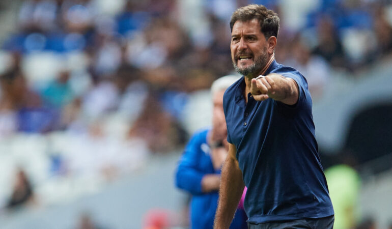 Gustavo Lema recibió el respaldo de la directiva de Pumas. FOTO: Mexsport