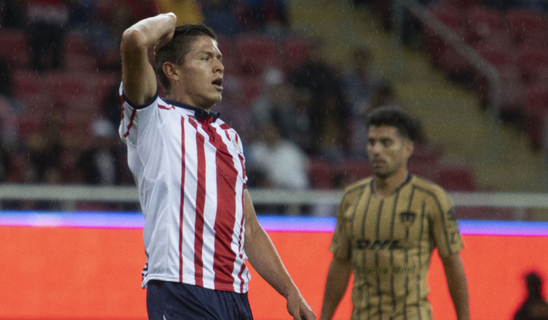 Jesús Godínez deja a las Chivas y jugara en China. Foto: Mexsport