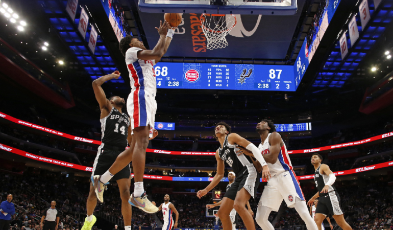 Las narraciones de la NBA regresan con la voz de Enrique Garay. Foto: AFP