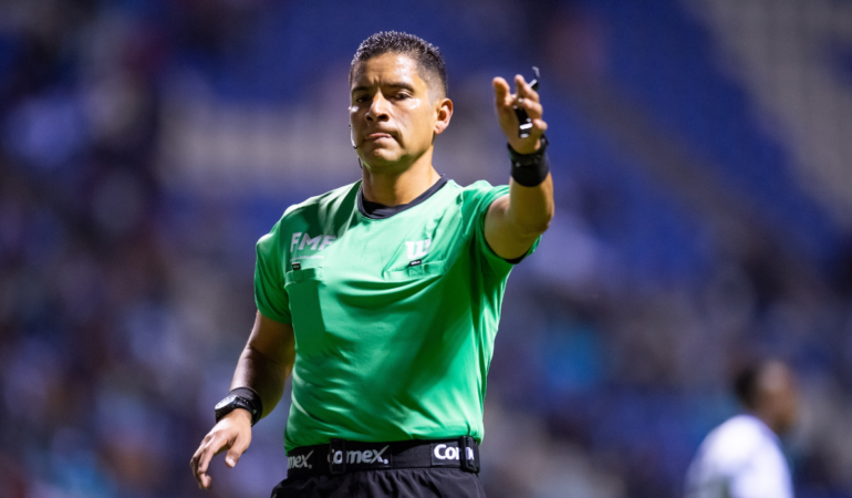 Vicente Jassiel Reynoso es el encargado de impartir justicia en el duelo entre Puebla y Necaxa Foto_Mexsport