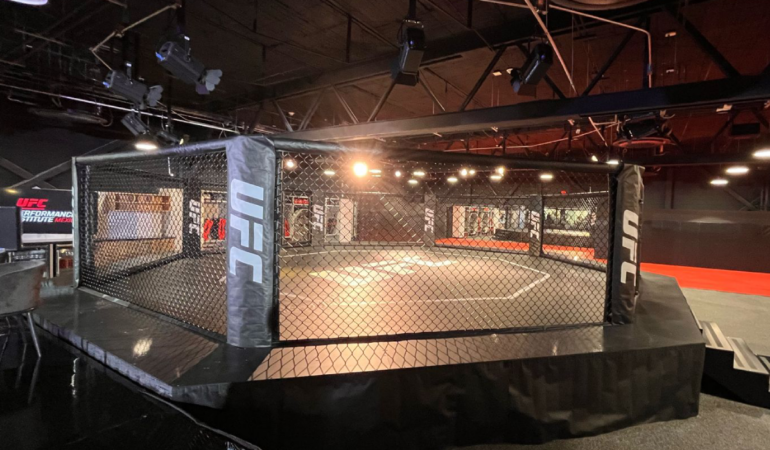 4,000 metros cuadrados tiene el recinto de UFC en México Foto_Arturo Mendéz
