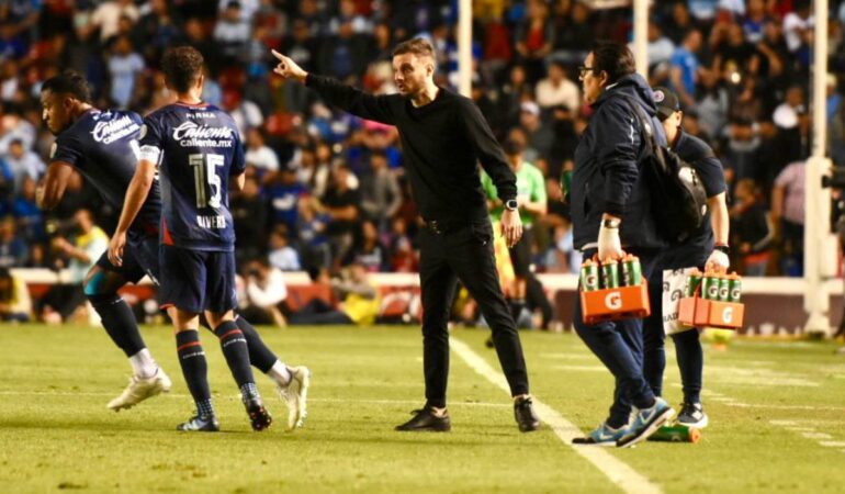 Anselmi poco a poco se afianza en Cruz Azul / Foto: Hugo Arciniegas