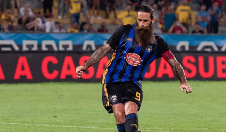 Davide Moscardelli fue rechazado por no quererse afeitar la barba / Foto: IG Moscardelli