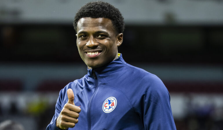 Javairo Dilrosun se presentó al Estadio Azteca. FOTO: Mexsport