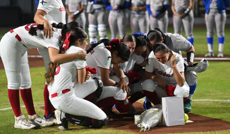 La LMS dedicó un homenaje en apoyo al entrenador Foto_@DiablosRojosFem