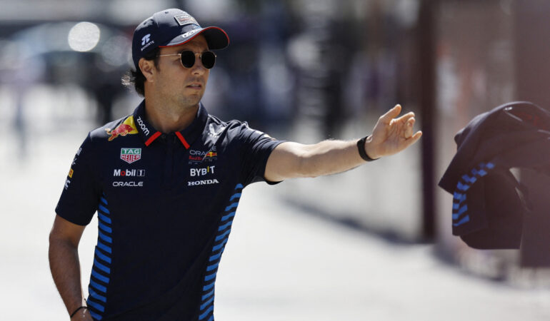 Checo Pérez busca repetir la victoria en Arabia. FOTO: Reuters