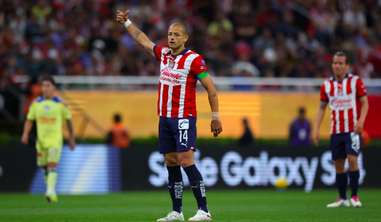 Chicharito Hernandez no le puede anotar al America. Foto: Ramon Romero