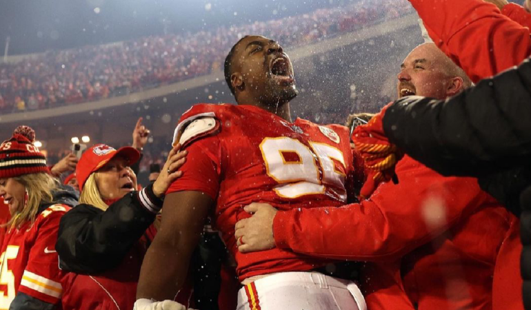 Chris Jones ganará 95 MDD por los próximos tres años Foto_@stonecoldjones95