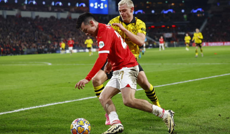 Hirving Lozano lamentó la eliminación del PSV. FOTO: REUTERS