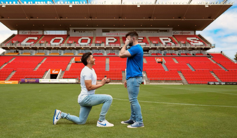 Josh Cavallo le pidió matrimonio a su novio. FOTO: CORTESÍA