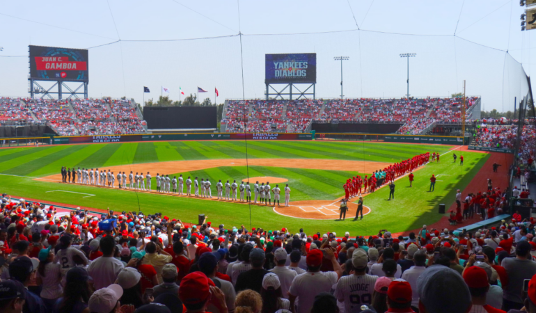 La afición mexicana respondió en el Yankees vs Diablos Rojos / Foto: Oswaldo Figueroa