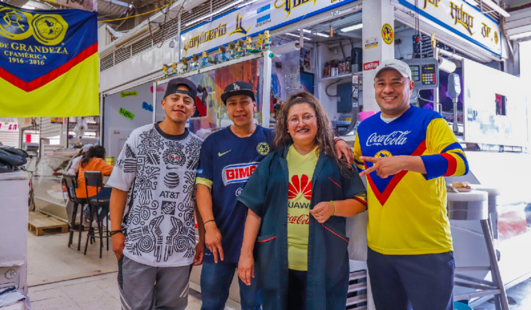 La carnicería América esta en la CDMX donde los dueños son fieles aficionados azulcremas. Foto: Luis Garduño