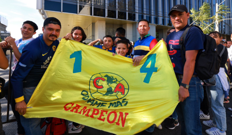 Los americanistas arroparon a su equipo previo al tercer clásico consecutivo / Foto: Ramón Romero |